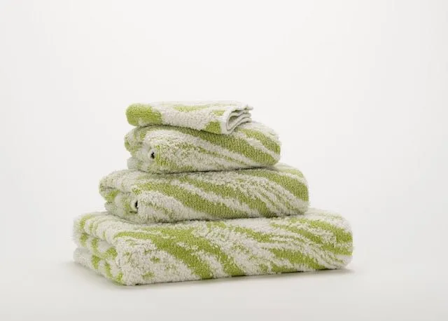 Fogo Euro Hand Towel 21X39 Apple Green 165 by Abyss