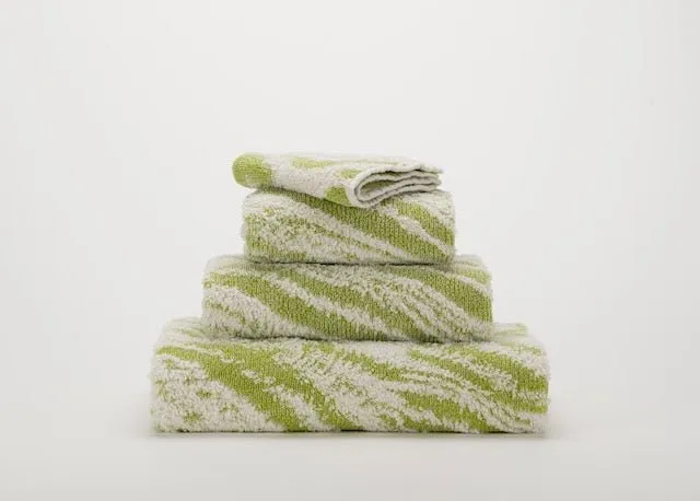 Fogo Euro Hand Towel 21X39 Apple Green 165 by Abyss