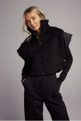 Rhea Vest Black - Sundays